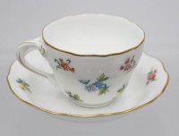 Auktion 357 / Los 8044 <br>Mokkatasse mit U.T., Hutschenreuther, Streublümchen-Dekor, Tasse ca. H-5cm