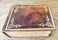 Auktion 357 / Los 3005 <br>C.H.von Bogatzky "Güldenes Schatzkästlein  der Kinder Gottes" 1761 Halle, Ledereinband, Buchrücken mit Riss, , 8x11 cm, H-5 cm