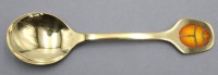 Auktion 357 / Los 11048 <br>Jahreslöffel, Robbe &amp; Berking, 1976, 925er Silber vergoldet, Namensgravur "Stepahnie 1977", 54,6gr., L-17cm