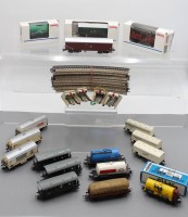 Auktion 357 / Los 12017 <br>18x div. Waggons, sowie Schienen und Prellböcke, Märklin, H0