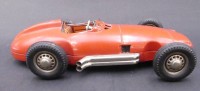 Auktion 357 / Los 12025 <br>gr. Blech Rennwagen mit Schwungradantrieb, L-23 cm