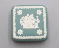 Auktion 357 / Los 9052 <br>Eine Deckeldose Wedgewood , Jasperware .