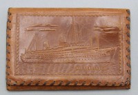 Auktion 357 / Los 13002 <br>kl. Dokumententasche, geprägtes Leder,  MS Kungsholm, gemarkt, ca. 15 x 10cm