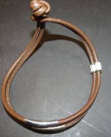 Auktion 357 / Los 1261 <br>Leder-Halsband mit Silber-925- Montur und Flyer mit klaren Steinen, L-ca. 40 cm, wohl Calvin Klein