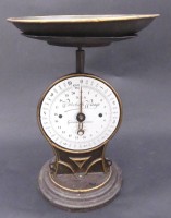 Auktion 357 / Los 16049 <br>grosse Haushaltswaage, Guss mit emaill. Zifferblatt, gut erhalten, H-29 cm,