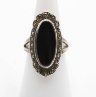 Auktion 358 / Los 1002 <br>Silber-Ring, Art-Déco, Onyx und Markasiten (2x fehlen), 6,1gr., getragene Erhaltung, RG 56