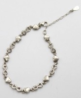 Auktion 358 / Los 1012 <br>925er Silber-Armband, herzförmige Elemente, 6,2gr., L-18cm
