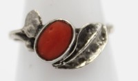 Auktion 358 / Los 1028 <br>925er Silber-Ring mit Koralle, älter, 2,7gr., RG 56