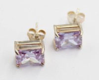 Auktion 358 / Los 7002 <br>Paar Ohrstecker, 925er Silber, lila Steine ?, 5gr., 1 x 0,8cm