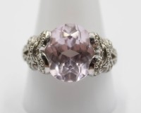 Auktion 358 / Los 1042 <br>925er Silber-Ring, lila facett. Stein sowie klare Steine, 8,1gr., RG 66