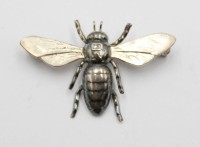 Auktion 358 / Los 1045 <br>Brosche, Greifen-Kunst, 835er Silber, DLV, 2,3 x 3,5cm, 2,9gr.,