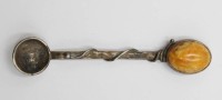 Auktion 358 / Los 11002 <br>Salzlöffel, 925er Silber, mit Bernstein, L-7cm 4,5gr.,
