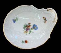 Auktion 358 / Los 8002 <br>kl. Schale "KPM" Berlin, Blumenbemalung, 12x10 cm