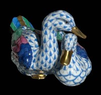 Auktion 358 / Los 8007 <br>Entenpaar "Herend" bunt staffiert, H-7 cm, 11x8 cm