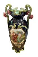 Auktion 358 / Los 9004 <br>Jugendstil-Majolika Vase mit Parkszene, Kobalt, guter Zustand, H-22 cm