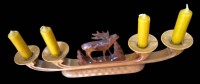 Auktion 358 / Los 15002 <br>Holz Kerzenständer, beschnitzt mit Hirsch, B-45 cm, H-13 cm