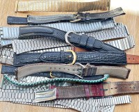 Auktion 358 / Los 2015 <br>ca. 15 div. Uhren-Armbänder