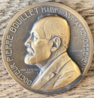 Auktion 358 / Los 15012 <br>Abel LA FLEUR (1875-1953), gr. runde Bronzeplakette "Dr. Pierre Bouillet" 1914-1939, D-6,5 cm