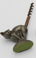 Auktion 358 / Los 16010 <br>früher Korkenzieher in Katzenform, wohl 30er Jahre, Kupfer, ca. H-10,5cm