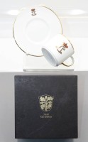 Auktion 358 / Los 8013 <br>Tasse mit U.T., zur 250 Jahrfeier Kelsterbacher Porzellan 1761-2011, Tasse H-6,5cm, orig. Karton