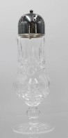 Auktion 358 / Los 10004 <br>hoher Streuer auf Stand, Kristall beschliffen, Metallmontur, H-20,2cm