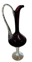 Auktion 358 / Los 10007 <br>hoher Krug, dkl.rot mit gedrehten Stand, , wohl Murano, mit Abriss, H-38 cm