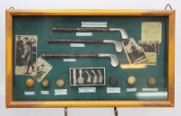 Auktion 358 / Los 15020 <br>kl Schaukasten "The History of Golf", ca. 20 x 34  x 4,5cm