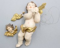 Auktion 358 / Los 15027 <br>kl. Wandkopf sowie Wand-Puto, 1x Flügel abgebrochen aber anbei, L-23cm und L-6cm
