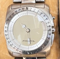 Auktion 358 / Los 2029 <br>Quartz HAU "Fossil"  BG-2726 300610, orig. Band, neuwertig, Werk nicht überprüft, D-4,2 cm