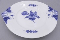 Auktion 358 / Los 8030 <br>gr. Kuchenplatte "Royal Copenhagen" blaue Blume, B-31 cm
