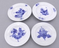 Auktion 358 / Los 8032 <br>4x kl. Tellerchen "Royal Copenhagen" blaue Blume, 2 Grössen, 2x D-7,5 cm, 2x9,5 cm
