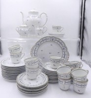 Auktion 358 / Los 8036 <br>B &amp; C Limoges Bernardaud Barbeaux Kaffeeservice für 10 Personen - und 6 Mocca-Tassen mit U.T., 53 Teile