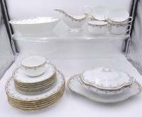 Auktion 358 / Los 8039 <br>Speiseservice "Limoges" für 6 Personen, 22 Teile, Deckelterrine, Fleischplatte, Sauciere, Kartoffelschale, 6 Essteller, 6 Suppentassen mit U.T., alles gut erhalteb