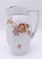 Auktion 358 / Los 8048 <br>Art Deco Schokoladenkanne "Leuchtenburg" mit Metall-Sieb, dieser ungepflegt, H-19,5 cm