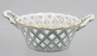 Auktion 358 / Los 8060 <br>kl. Henkl-Korbschale, Herend, Aponyi grün, H-5,5cm D-10,8cm