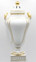 Los 8018 <br>sehr sch&ouml;ne hohe Deckelvase, F&uuml;rstenberg, Goldstaffage, H-49,5cm