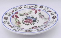 Auktion 371<br>Fayenceteller mit Blumenbemalung,  undeutl. Blindmarke, Germany, D-23 cm, H-5 cm, 19.Jhd.