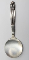 Auktion 358 / Los 11039 <br>Pastetenheber, Georg Jensen, Acorn, Sterlinggriff, L-20,2cm