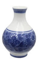 Auktion 358 / Los 8091 <br>Vase, Royal Copenhagen. blaues florales Dekor, ca. H-15cm