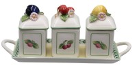 Auktion 358 / Los 9022 <br>3 Konfitürendosen auf Tablett, Villeroy &amp; Boch, French Garden Charm, ca. H-12,8cm B-31,5cm