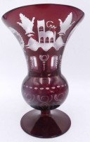 Auktion 358 / Los 10022 <br>böhmische Vase rubinrot mit Barock-Schliff, H-15,5 cm