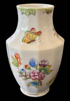 Los 8027 <br>kl. Vase "Herend"  Dekor Queen Victoria"H-12 cm