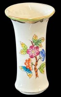 Auktion 368<br>kl. Vase "Herend",  Queen  Victoria, H-8 cm