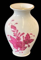 Auktion 368<br>kl. Vase "Herend" Appony rot, H-6,5 cm