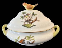 Los 8033 <br>ovale Deckeldose "Herend" Decor Rothschild, Deckelgriff plastische Vogel, H-10 cm, 14x8 cm