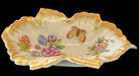 Auktion 358 / Los 8123 <br>kl- Schale "Herend" Queen Victoria, H-4 cm, 156x9 cm