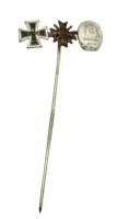 Auktion 358 / Los 7035 <br>Nadel mit 3 Miniaturen, 2. WK, L-5,8cm