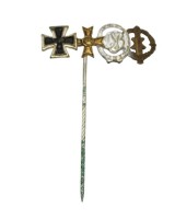 Auktion 358 / Los 7036 <br>Nadel mit 4 Miniaturen, 2. WK, L-ca. 4,7cm