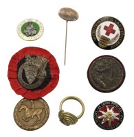 Auktion 358 / Los 7051 <br>8x div. Abzeichen etc.