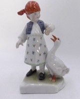 Auktion 358 / Los 8154 <br>Mädchen mit Gans "Herend", H-18 cm